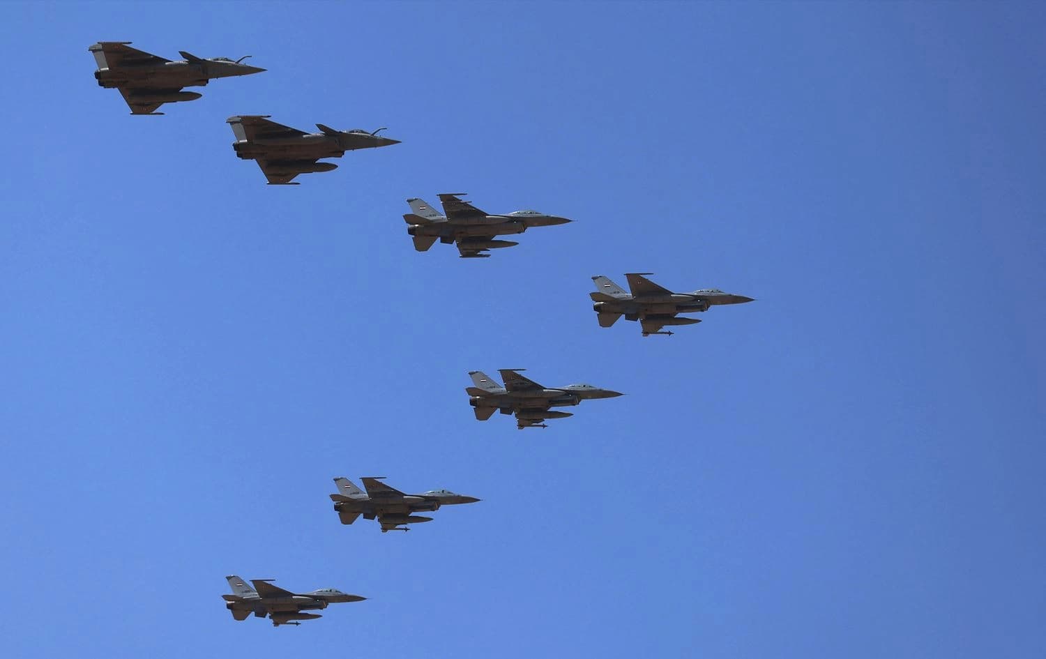 طائرات F-16 عراقية وطائرتا رافال فرنسيتان-AFP