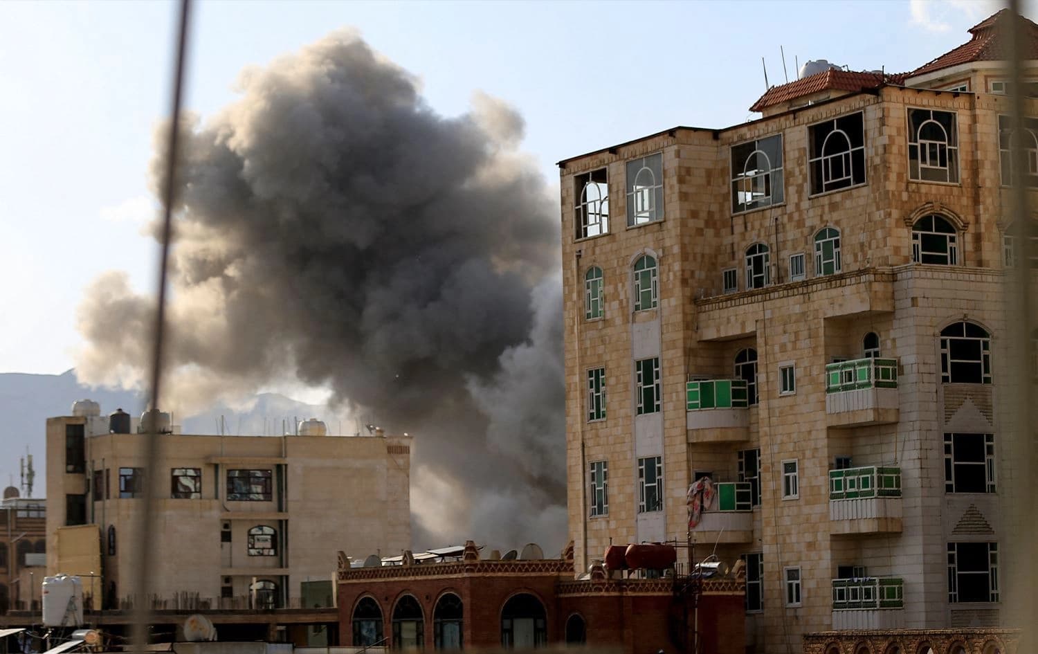 صورة من الغارات الإسرائيلية على اليمن - AFP