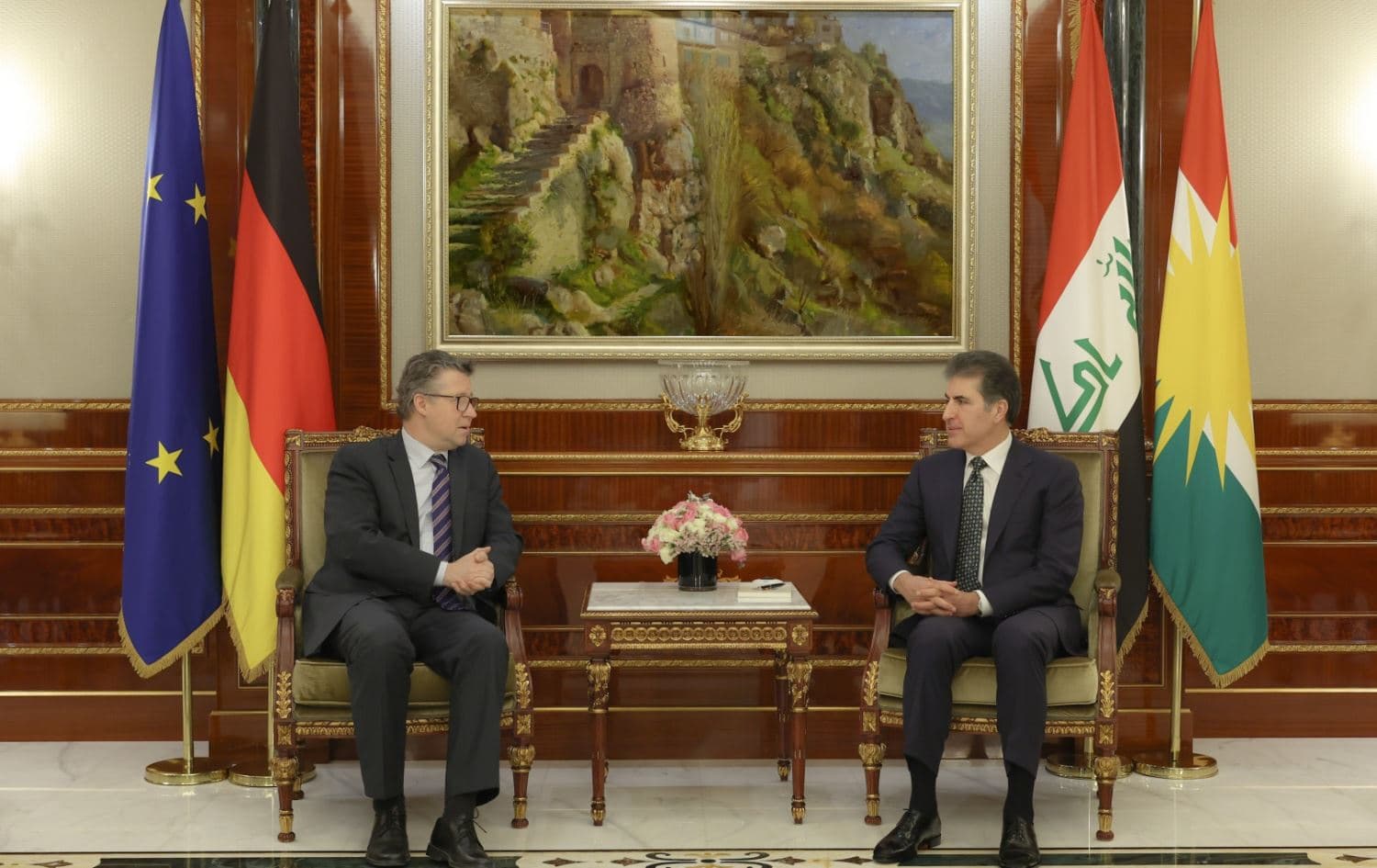 رئيس إقليم كوردستان نيجيرفان بارزاني ووزير الدولة الألماني للشؤون الخارجية جيزا أندرياس فون غاير