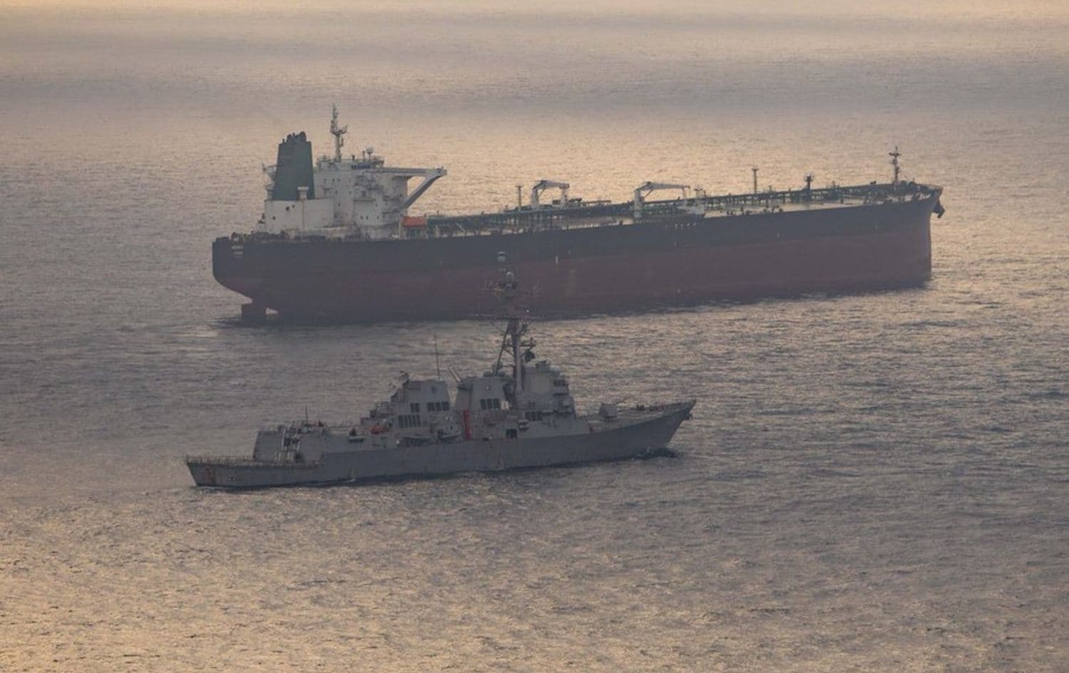 مدمرة أميركية تشارك في فرض الحصار على الموانئ الإيرانية-Centcom