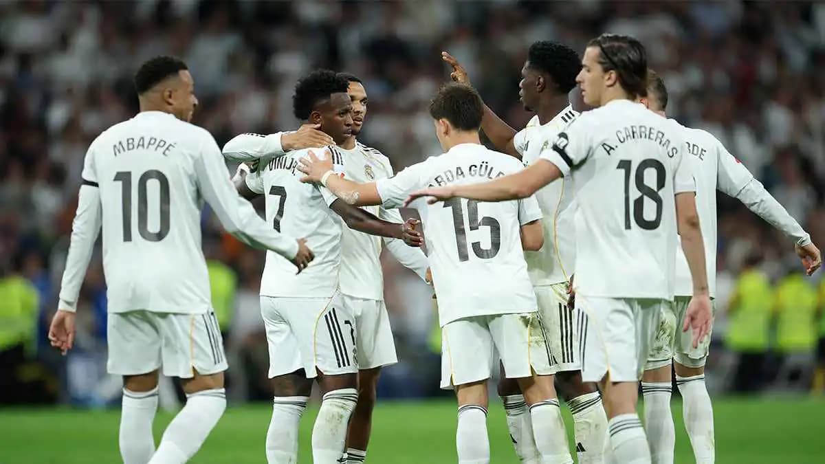 قميص ريال مدريد يساوي 300 مليون يورو متفوقاً على عمالقة أوروبا