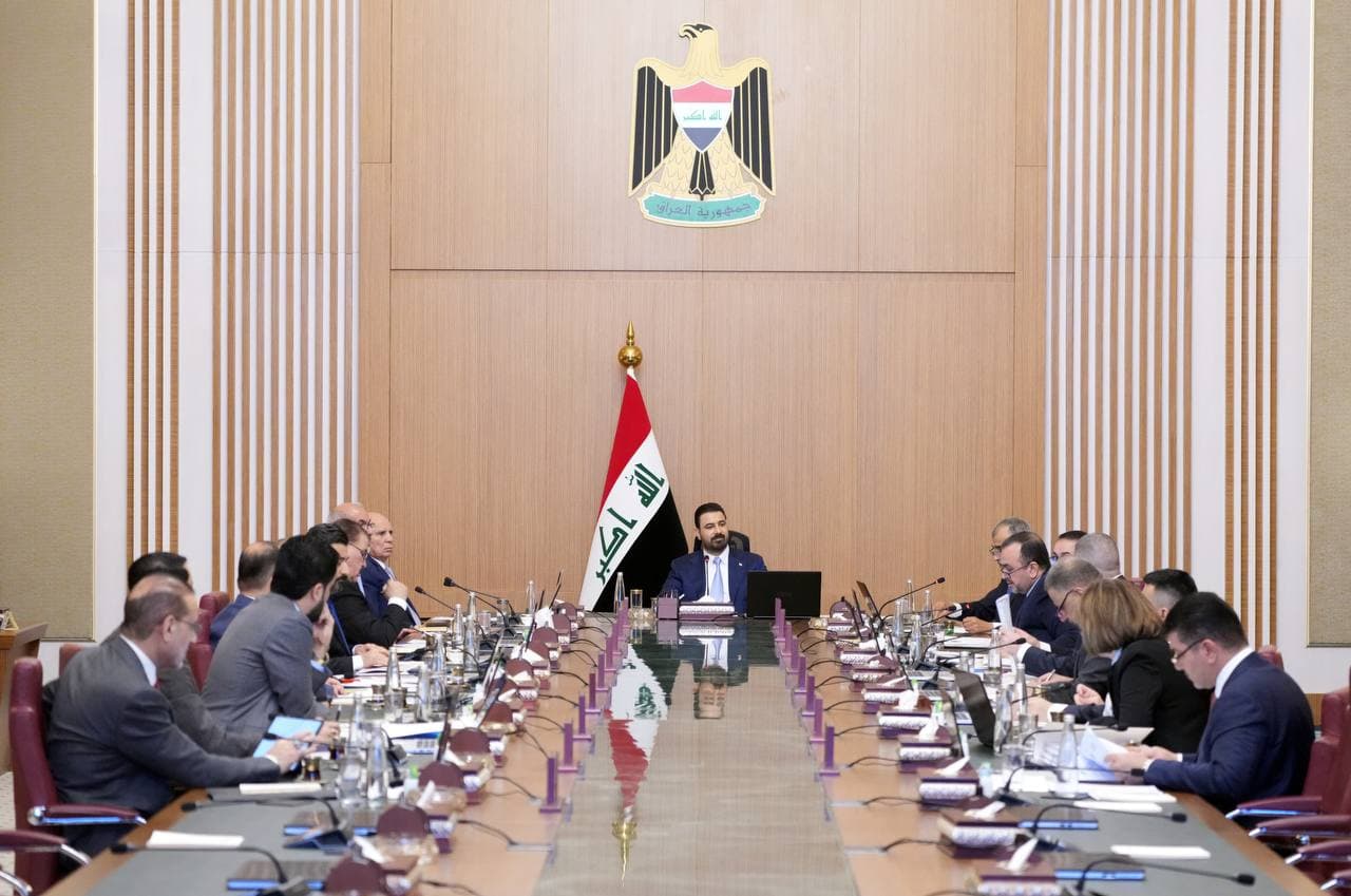 حكومة الزيدي بين مطرقة السلاح وسندان الفساد