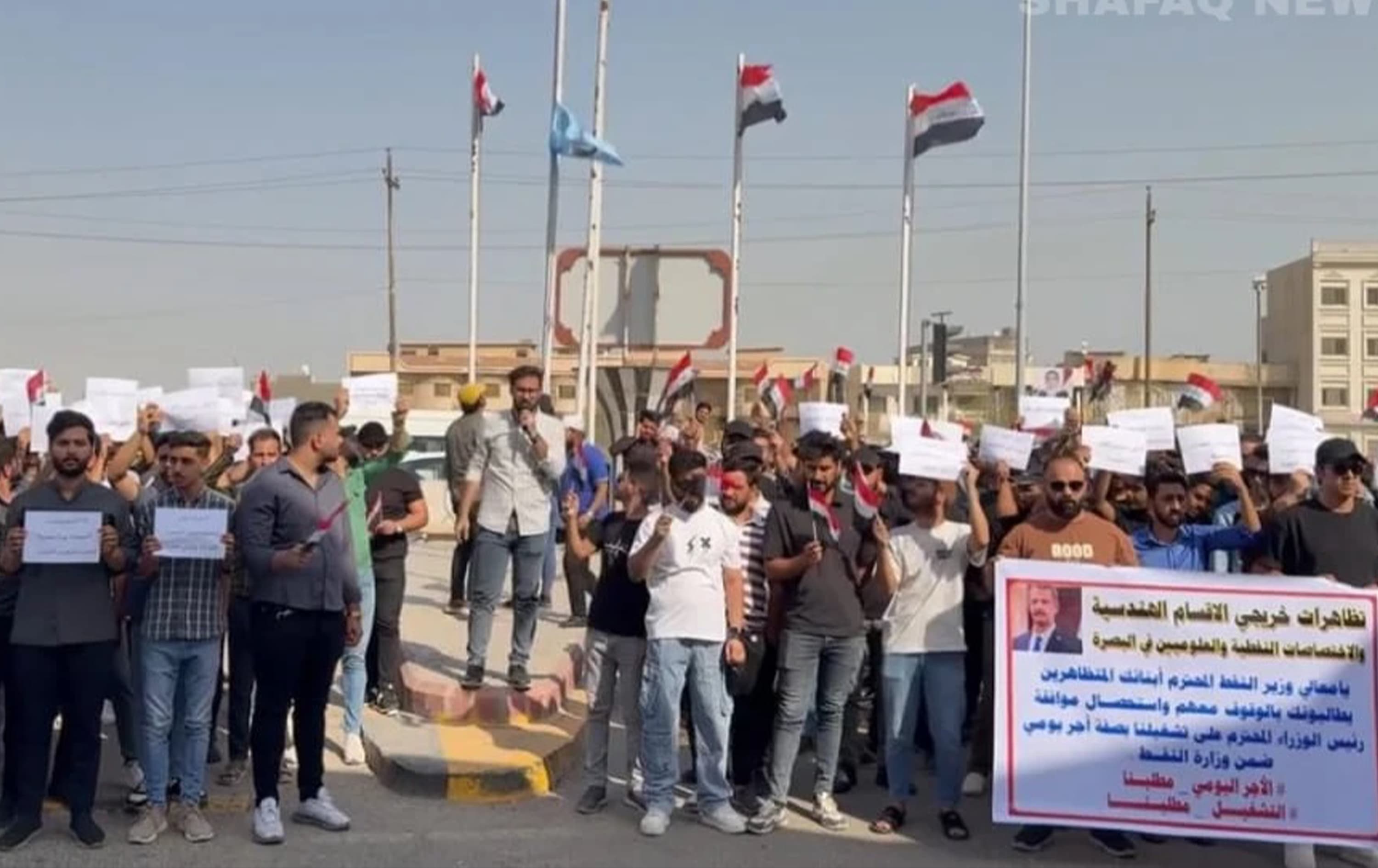 خريجو الهندسة والعلوم يعتصمون أمام شركة نفط البصرة للمطالبة بتنفيذ القرار 315