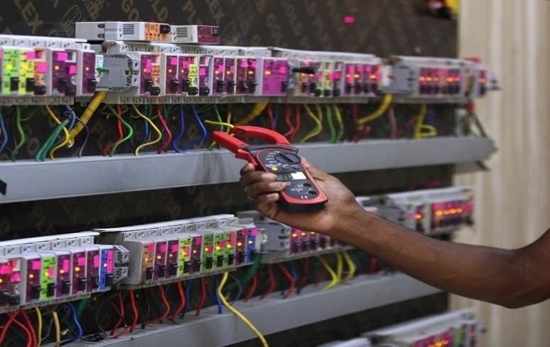 النزاهة تقترح إلغاء نظام "الأمبير" واستبداله بالعدادات الذكية