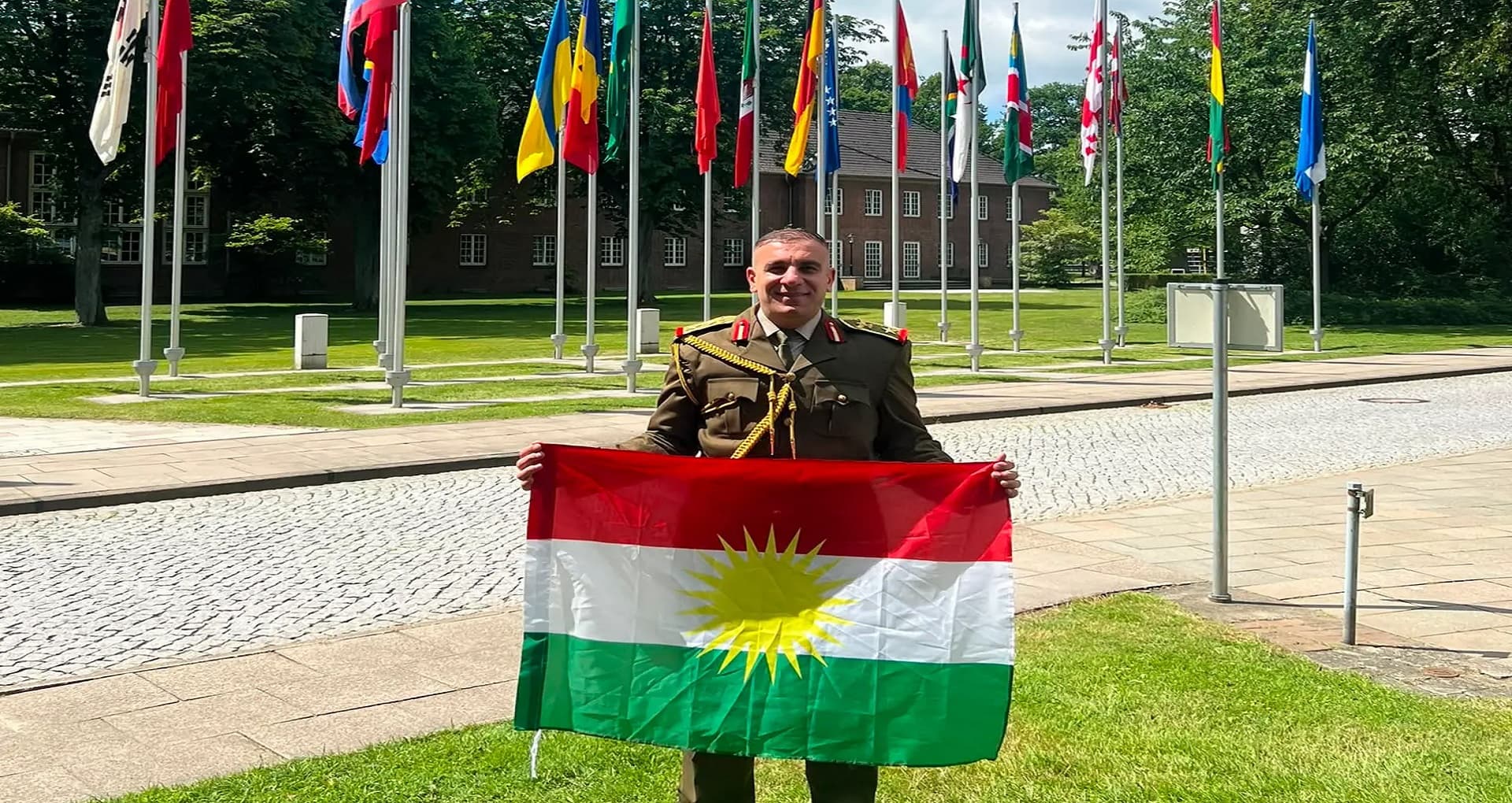 ضابط في البيشمركة يتخرج من كلية القيادة الألمانية