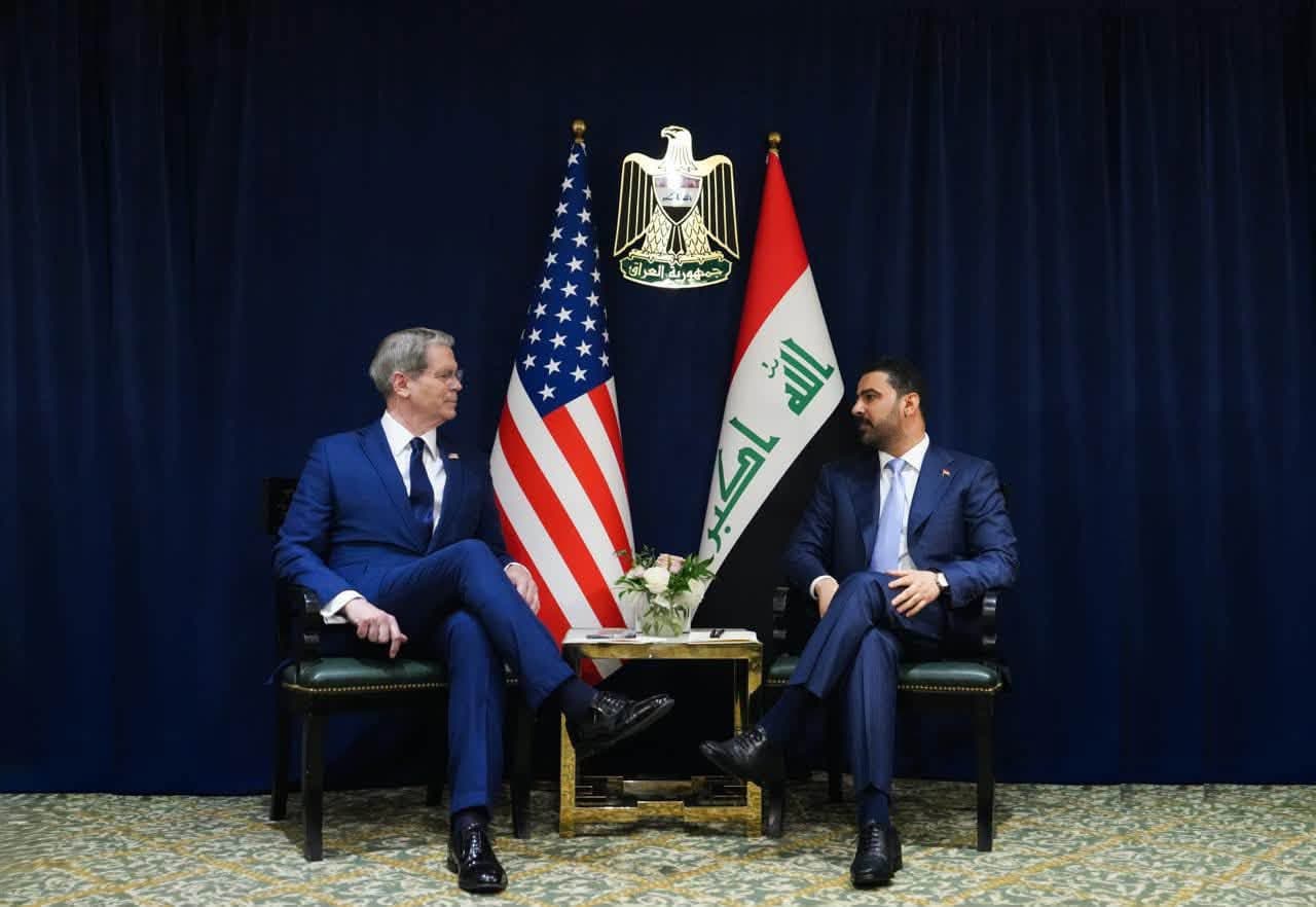 الزيدي خلال لقائه بوزير الخزانة الأميركية: الحكومة وضعت في مقدمة أولوياتها مكافحة الفساد وحصر السلاح بيد الدولة