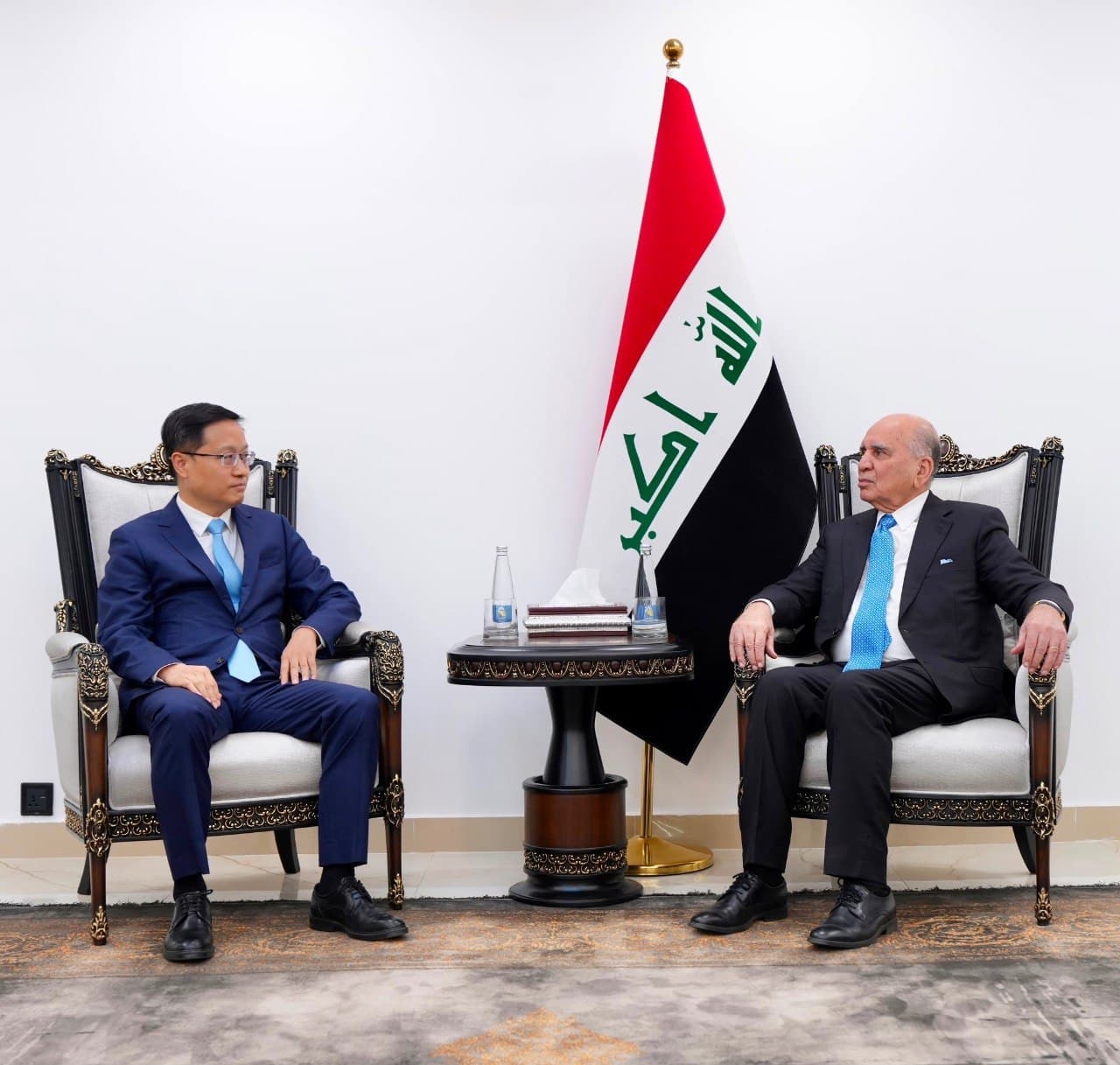فؤاد حسين يوجه دعوة إلى وزير الخارجية الصيني لزيارة بغداد