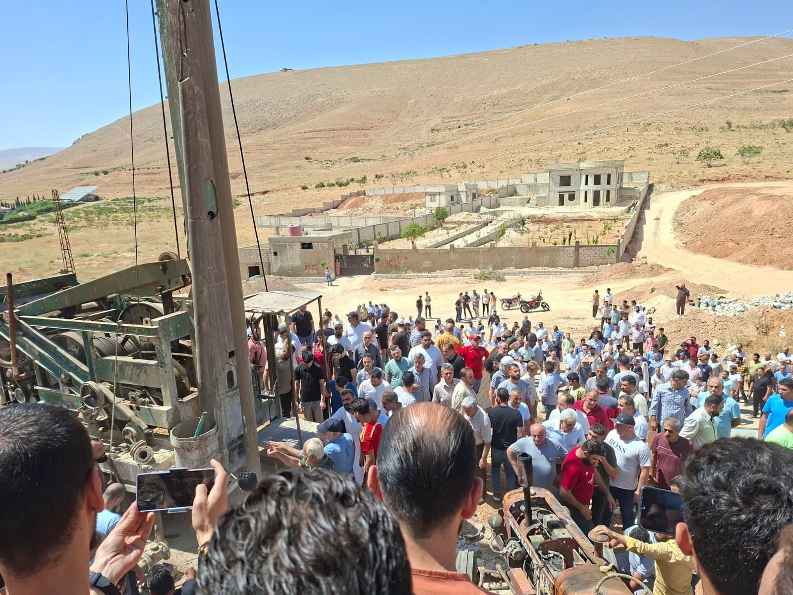 اعتقالات عقب احتجاجات أهالي بلدة بريف دمشق على خلفية حفر بئر مياه