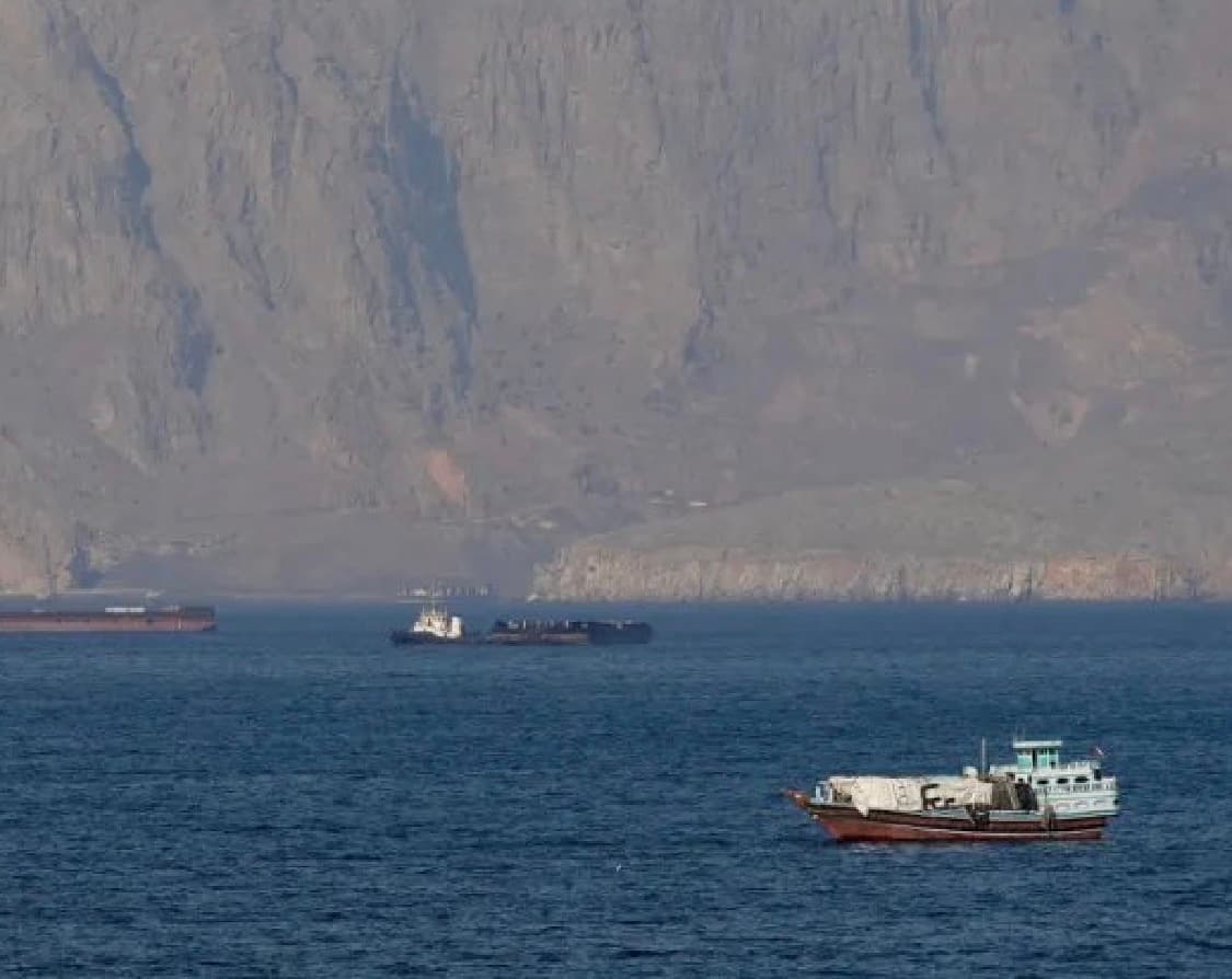 العراق يدعو لإعادة فتح مضيق هرمز وخفض التصعيد