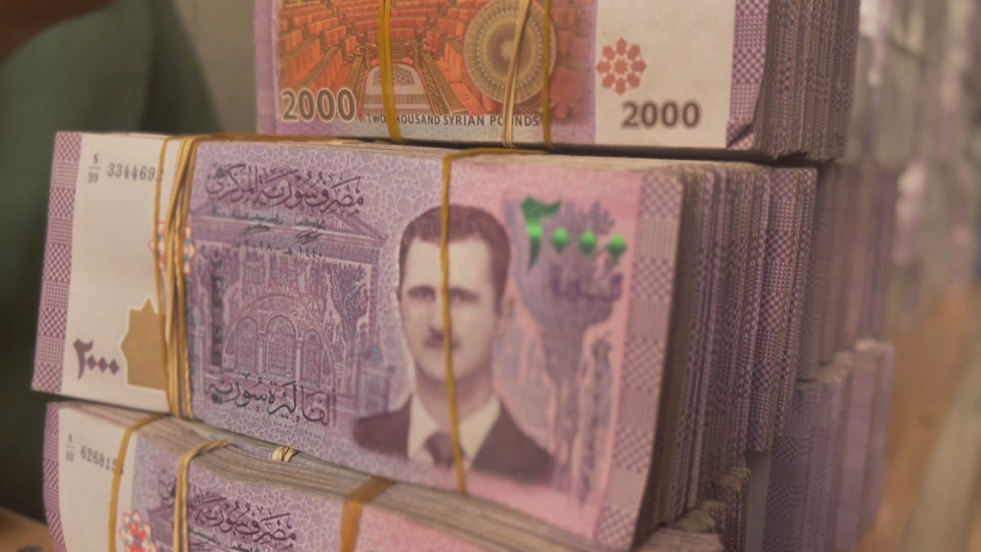 صرّافون في سوق السليمانية لرووداو: فقدت الليرة السورية القديمة قيمتها ونريد حلاً