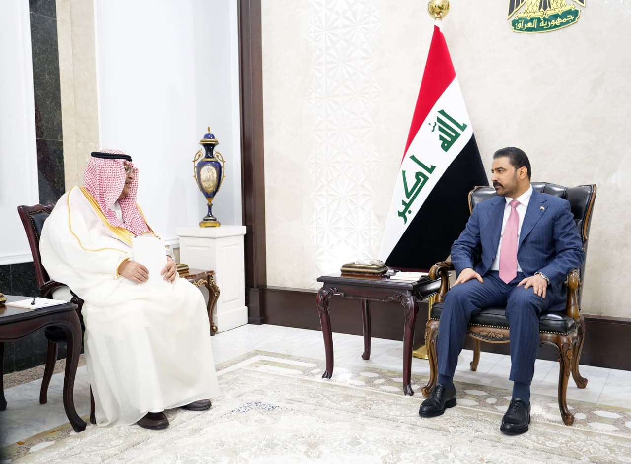 الزيدي يجتمع مع رئيس الاستخبارات السعودي ويتفقان على التنسيق الأمني وتبادل المعلومات