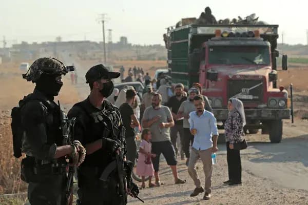 مظلوم عبدي: ندين الاعتداء على العائلات الكوردية المهجّرة أثناء عودتها إلى سري كانيه