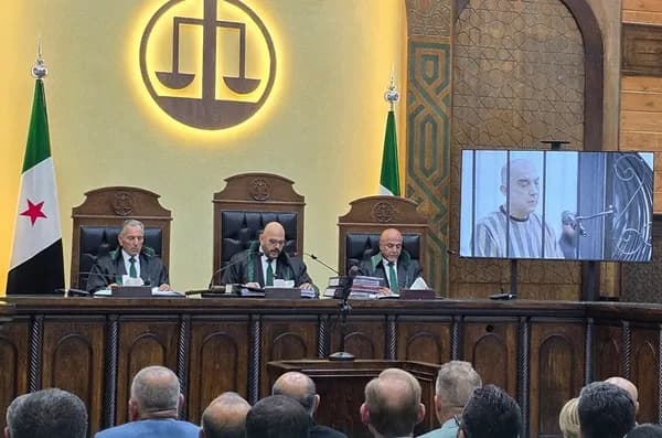 الإعدام لبشار الأسد وعاطف نجيب و 7 آخرين من قادة النظام السابق