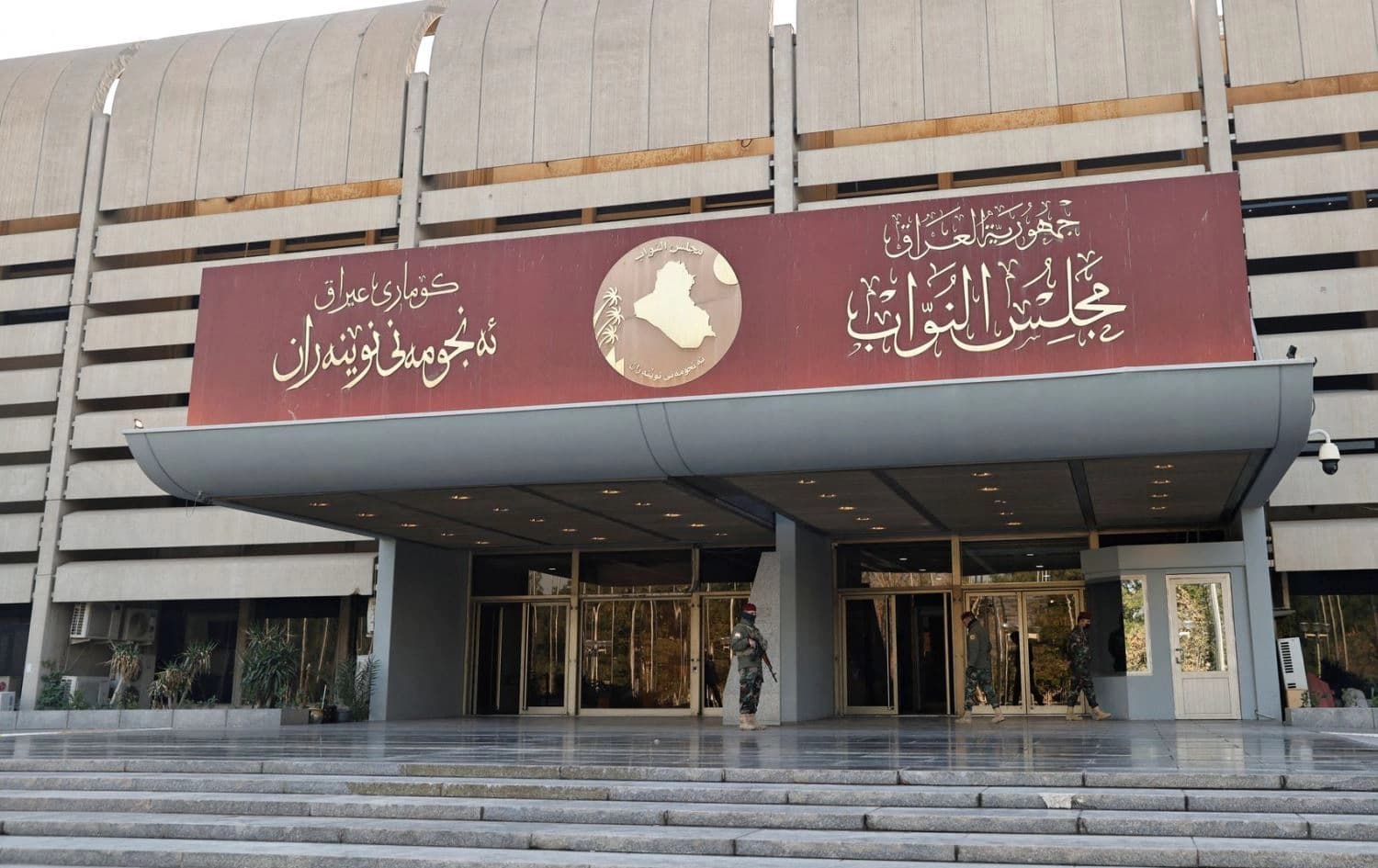 رئيس اللجنة القانونية النيابية: هدف قانون الإجازة الطويلة للموظفين تخفيف الأعباء المالية على الحكومة العراقية