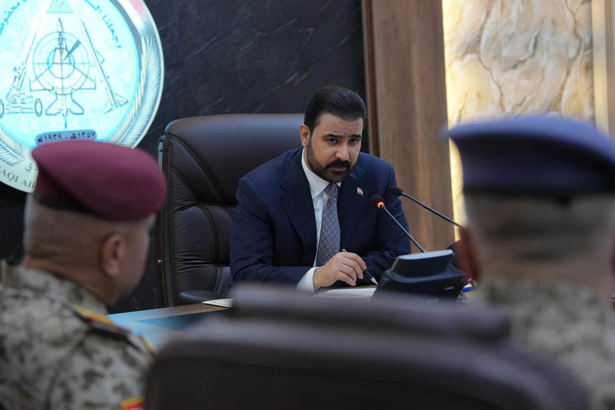 الزيدي يطلع على استعداد الدفاع الجوي