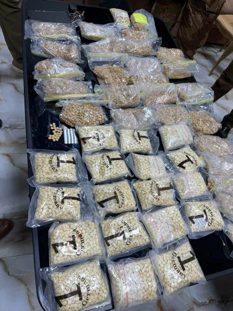 الجمارك العراقية: إحباط تهريب 45 ألف حبة مخدرة داخل صهريج قادم من سوريا