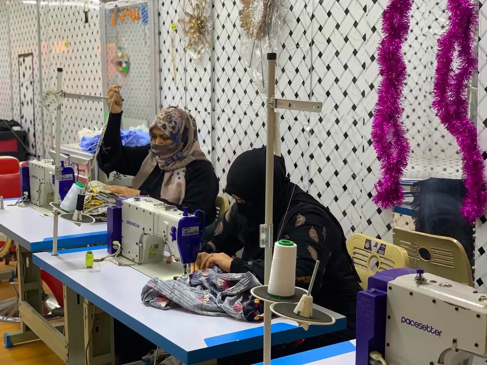 بغداد.. تعليم 60 نزيلة فن الخياطة في خطوة لإعادة تأهيلهن