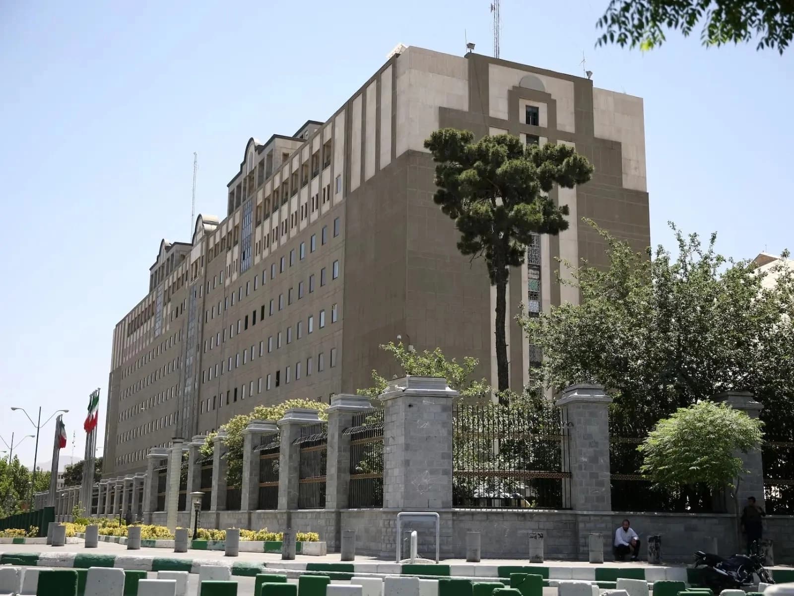 قانون جديد من البرلمان الإيراني: السجن لمن يدلي بمعلومات لوسائل الإعلام المعادية
