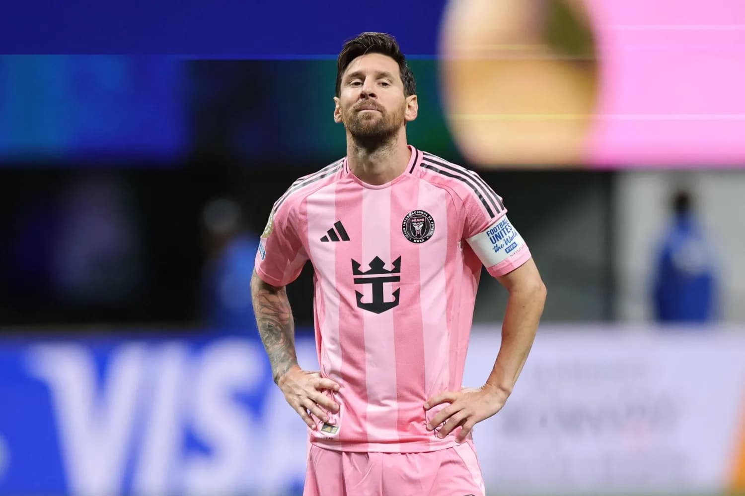 فرض عقوبة بحق ميسي لضربه لاعب فيلادلفيا