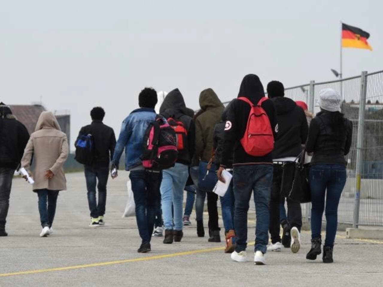 ألمانيا تسحب حق اللجوء من مئات السوريين