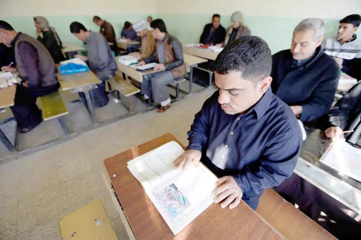 وزارة التربية العراقية: 20 ألف موظف في وزارة الكهرباء أميون