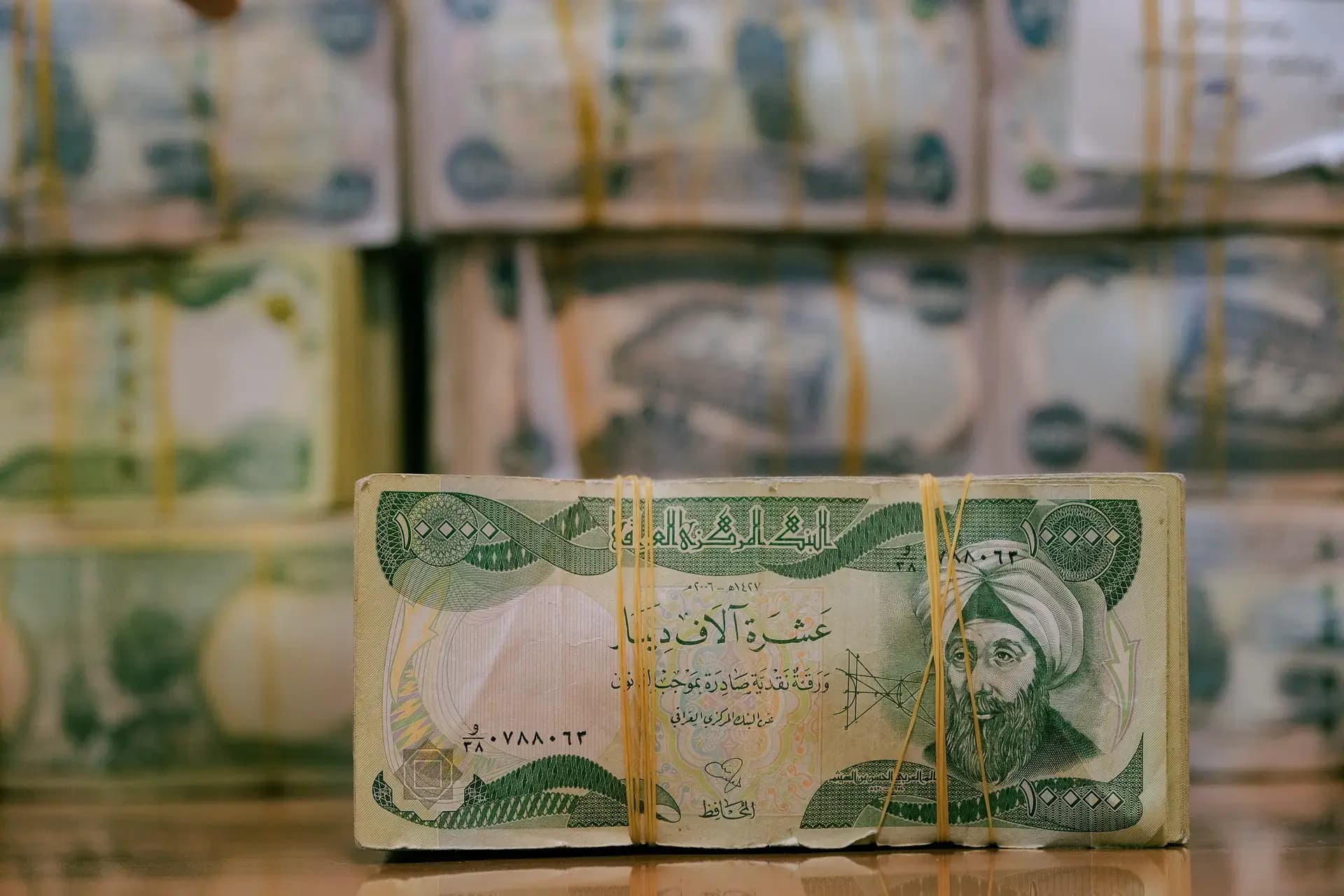 هل يؤدي حذف الأصفار من الدينار العراقي إلى إنعاش الاقتصاد أم يتسبب في تضخم نفسي بالأسواق؟