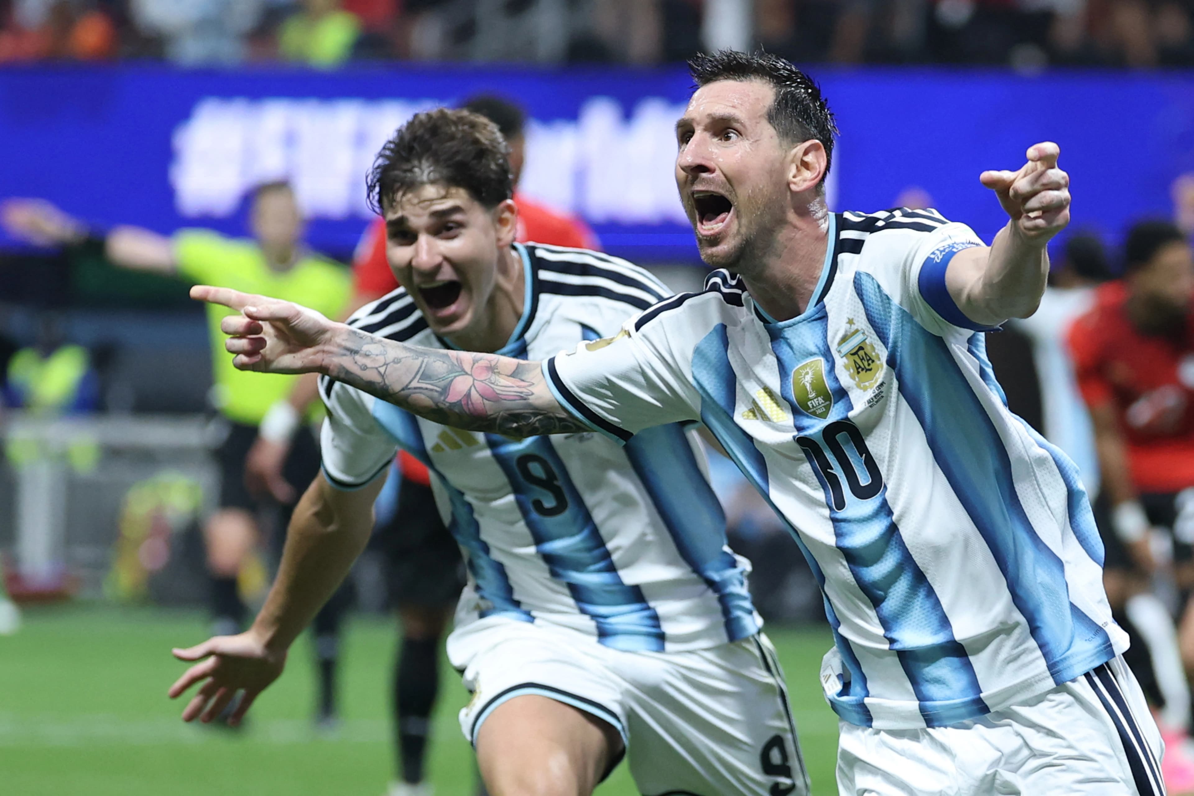 ميسي يعلن اعتزال اللعب الدولي مع منتخب الارجنتين