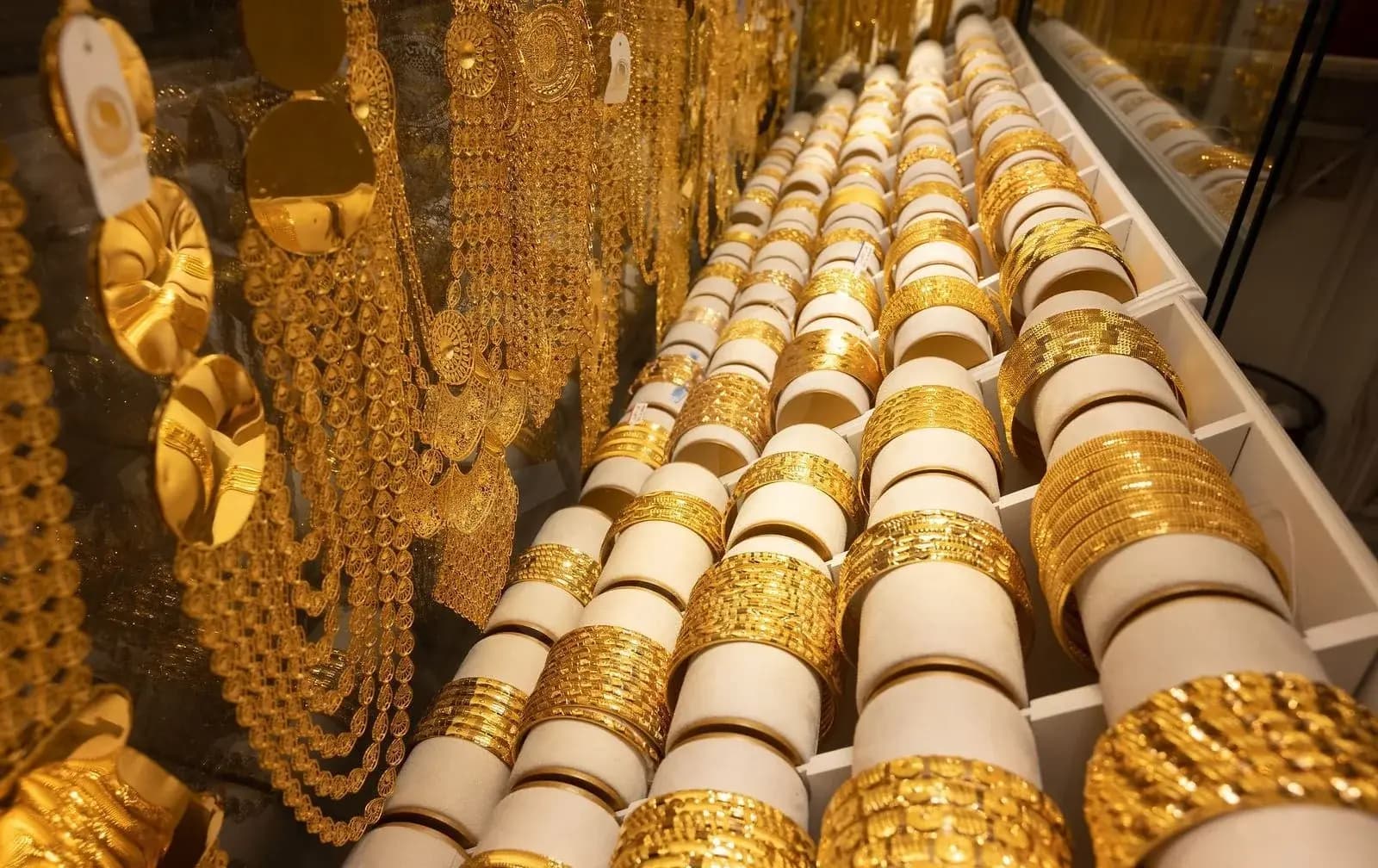 ارتفاع أسعار الذهب إلى 4425 دولاراً للأونصة
