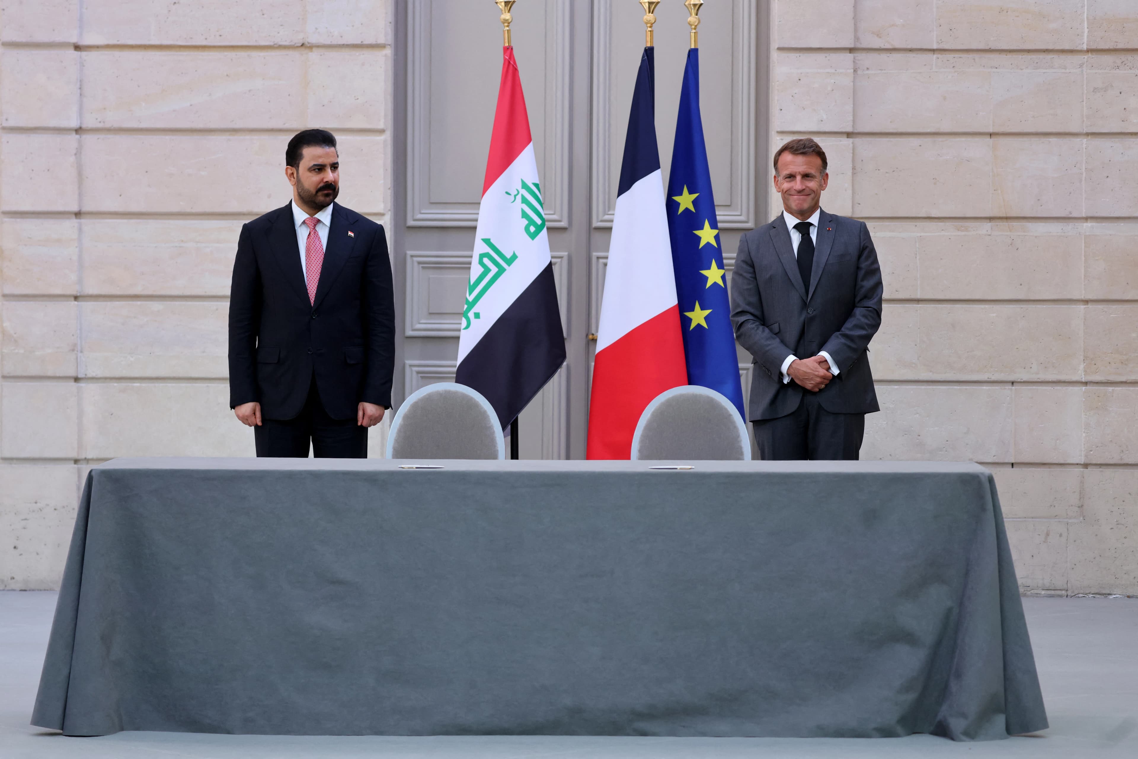 الزيدي وماكرون يرعيان مراسم توقيع ست مذكرات تفاهم بين البلدين