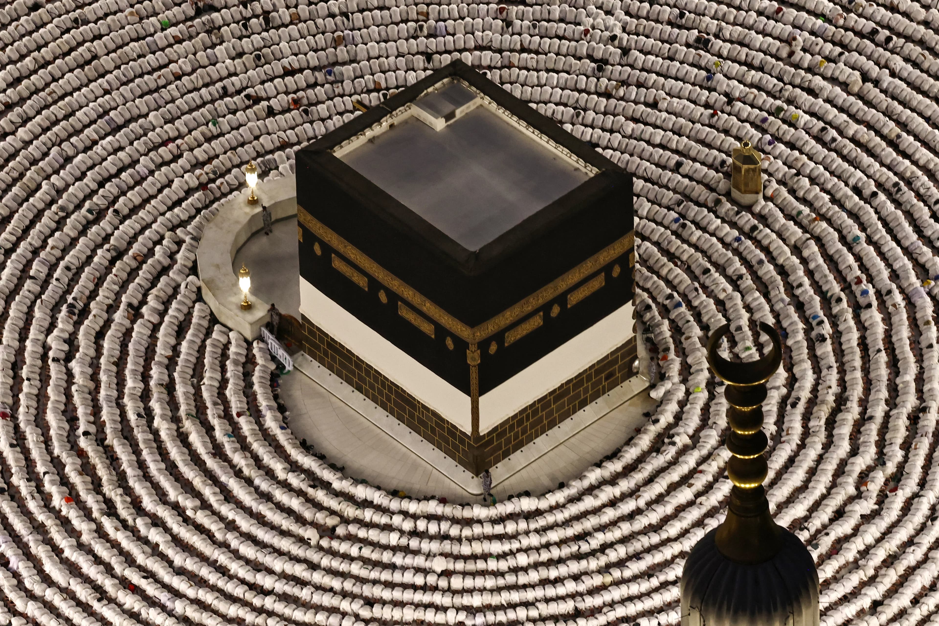 اتهام سعودي للحوثيين باستهداف مكة وسط تصعيد متسارع