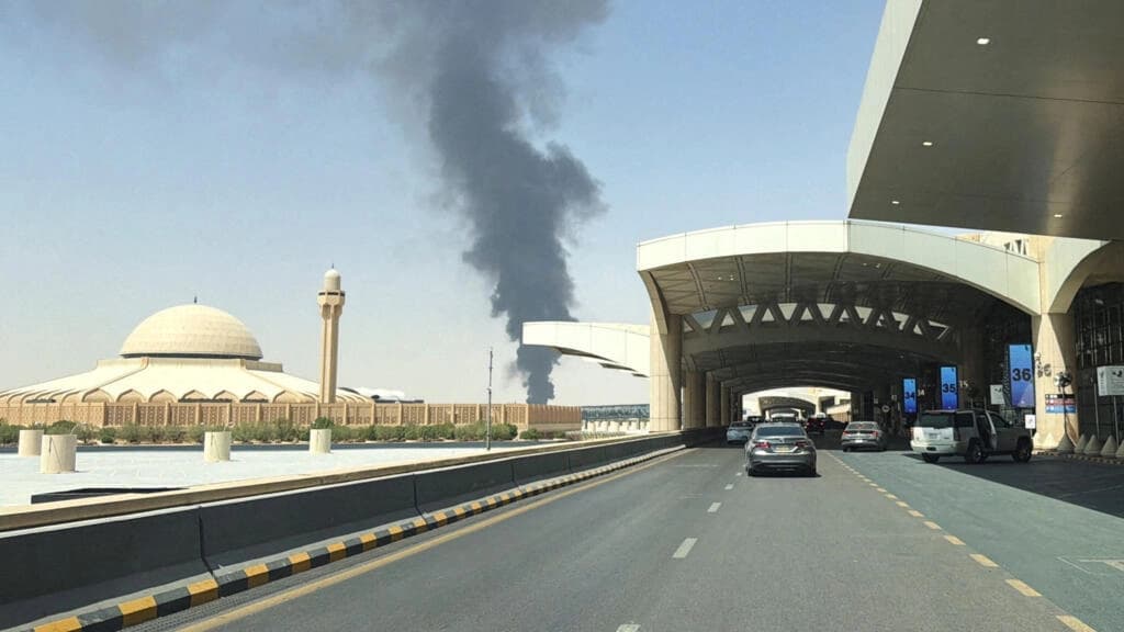موسكو تندد بقصف مطار الرياض وتدعو إلى التوصل لحل دبلوماسي