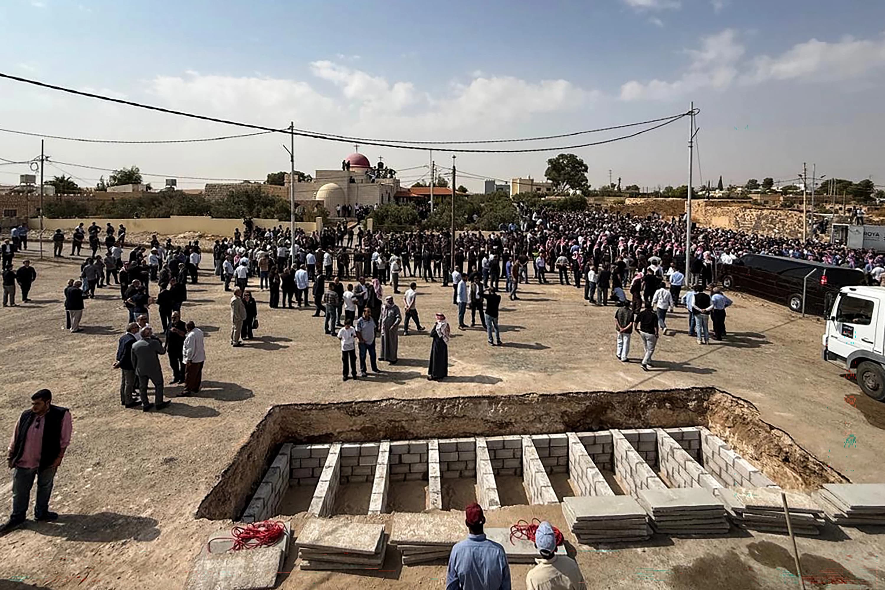 القبض على ثلاثة مشتبه بهم في الهجوم على كنيسة في الأردن