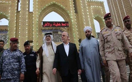 العبادي اثناء زيارته اليوم لمدينة الاعظمية