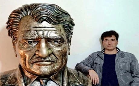 شوان كمال مع احدى اعماله