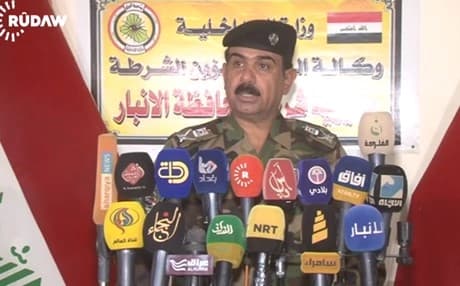 قائد شرطة الأنبار متحدثاً خلال المؤتمر الصحفي