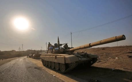 اليات عسكرية تابعة للحشد الشعبي تستعد لمعركة تلعفر - AFP