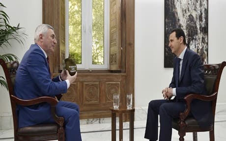 بشار الأسد مع صحفي في التلفزيون البلاروسي