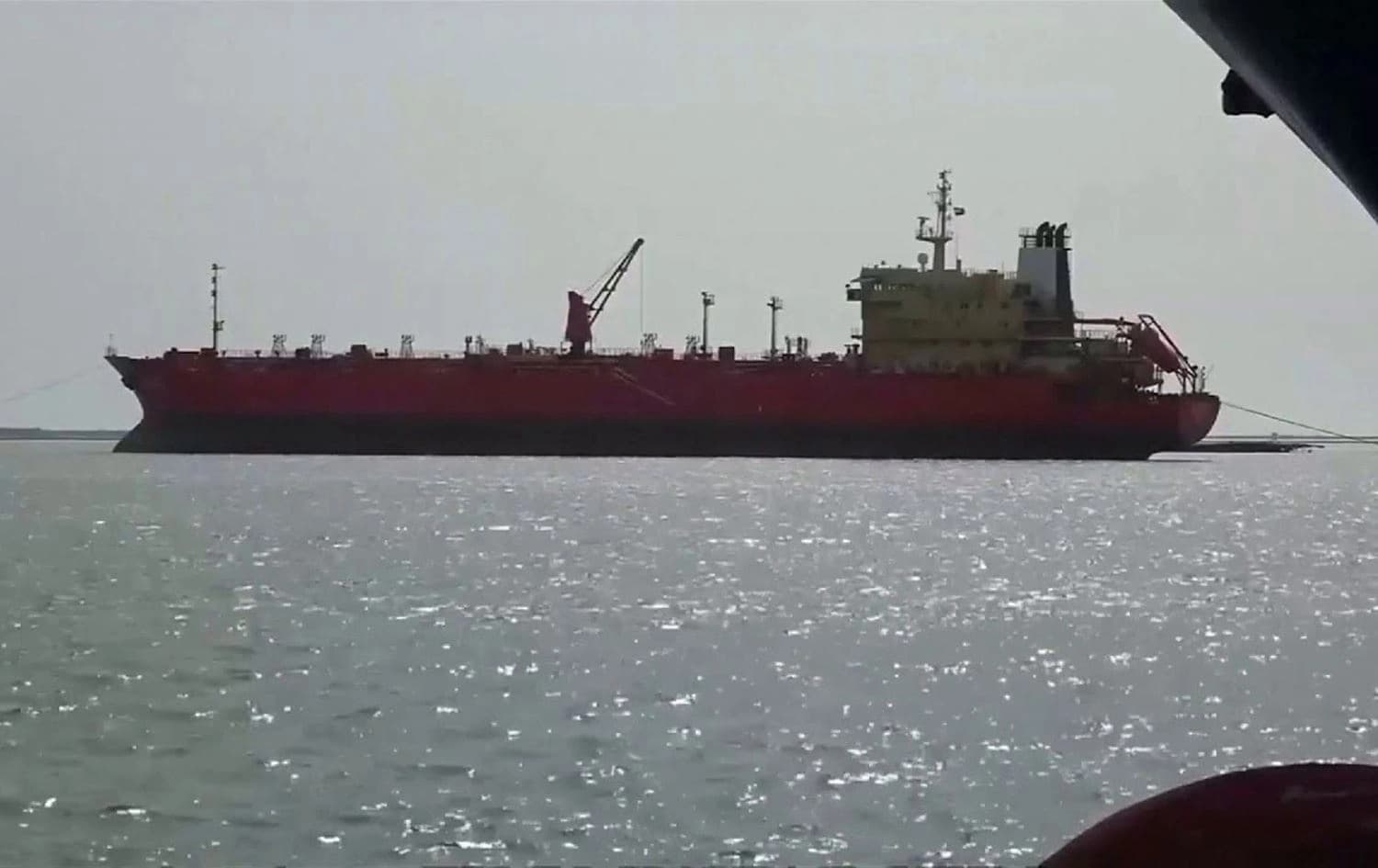 سفن نفط قبالة ميناء الحديدة