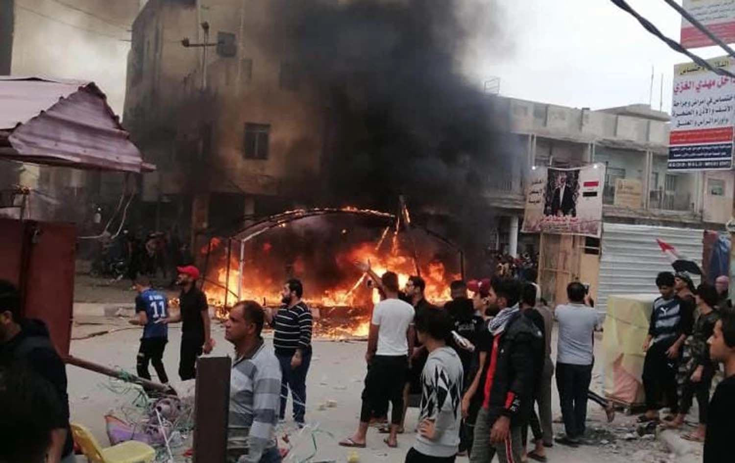 حرق خيم المتظاهرين في ساحة الحبوبي