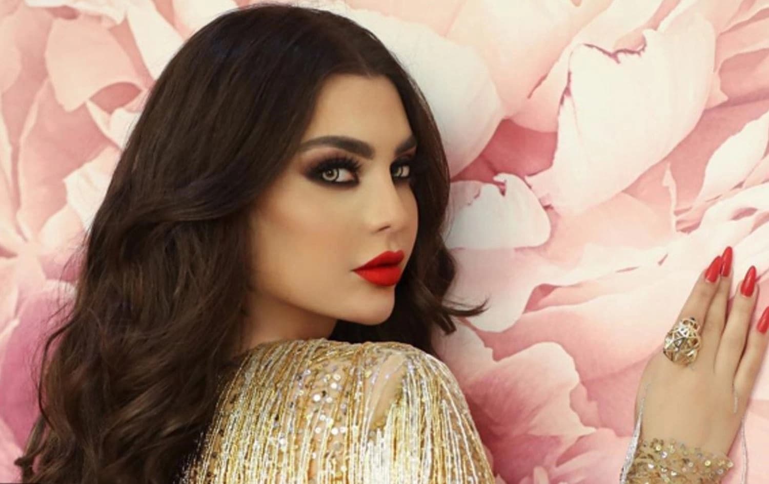 الفنانة قمر