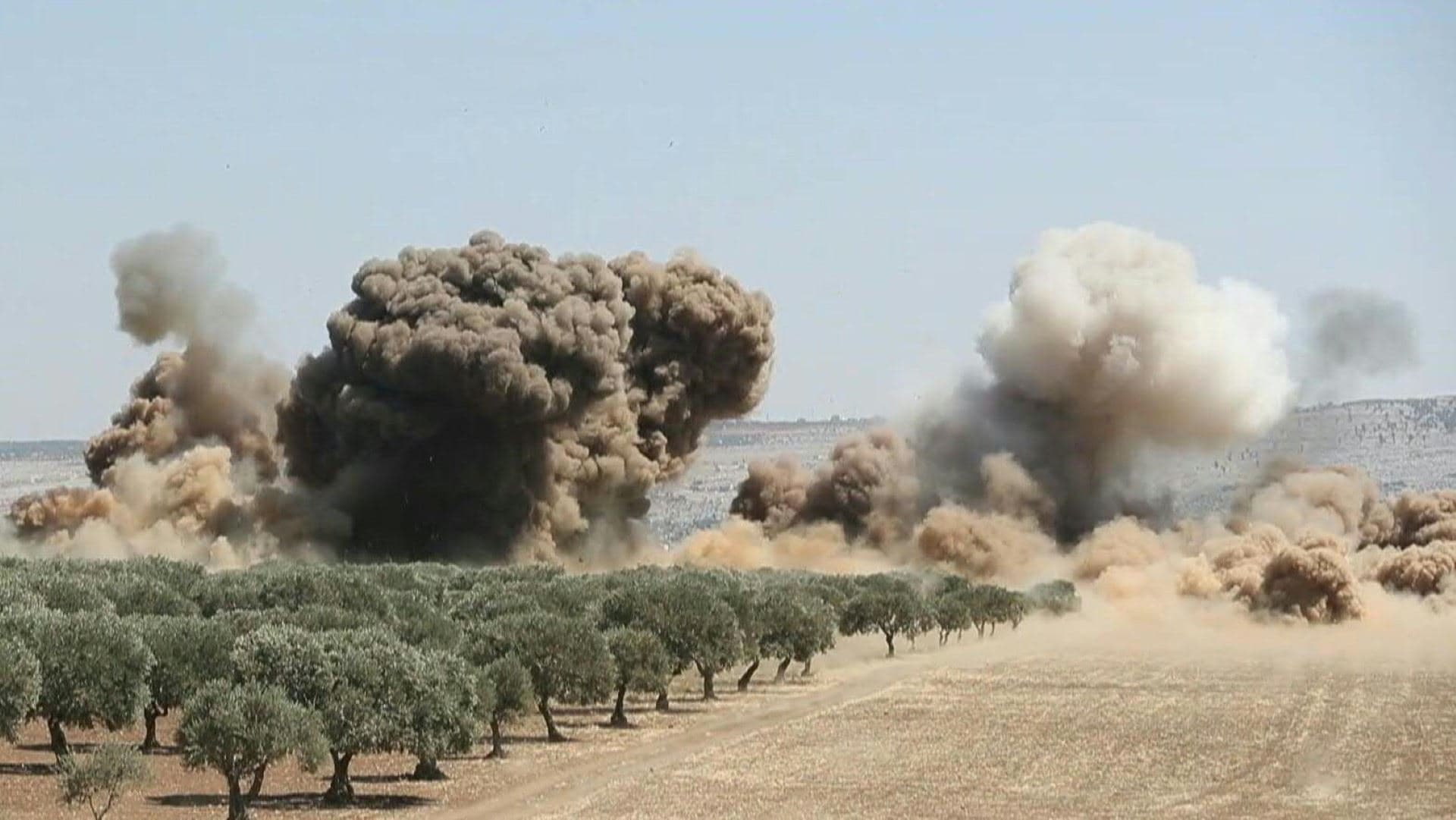 اثار من القصف الروسي على ادلب - الصورة/ ا ف ب