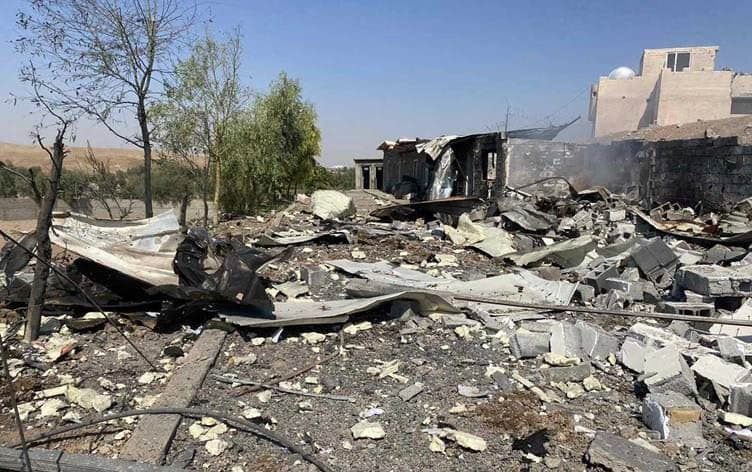 آثار القصف على مقر حزب الحرية الكوردستاني المعارض - رووداو