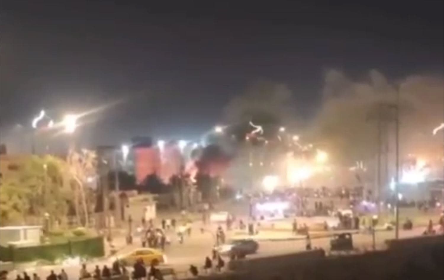مشهد للمواجهات بين القوات الامنية والملثمين في ذي قار