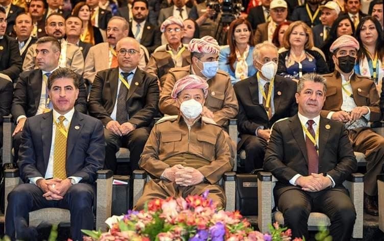 الرئيس مسعود بارزاني، رئيس الحزب الديمقراطي الكوردستاني، ونائباه نيجيرفان بارزاني ومسرور بارزاني