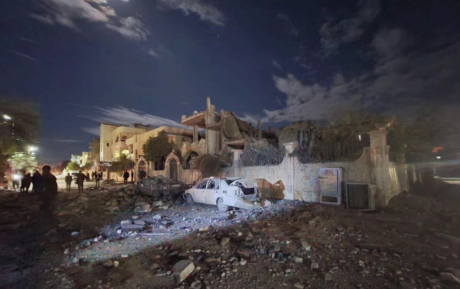 آثار الضربة في دير الزور