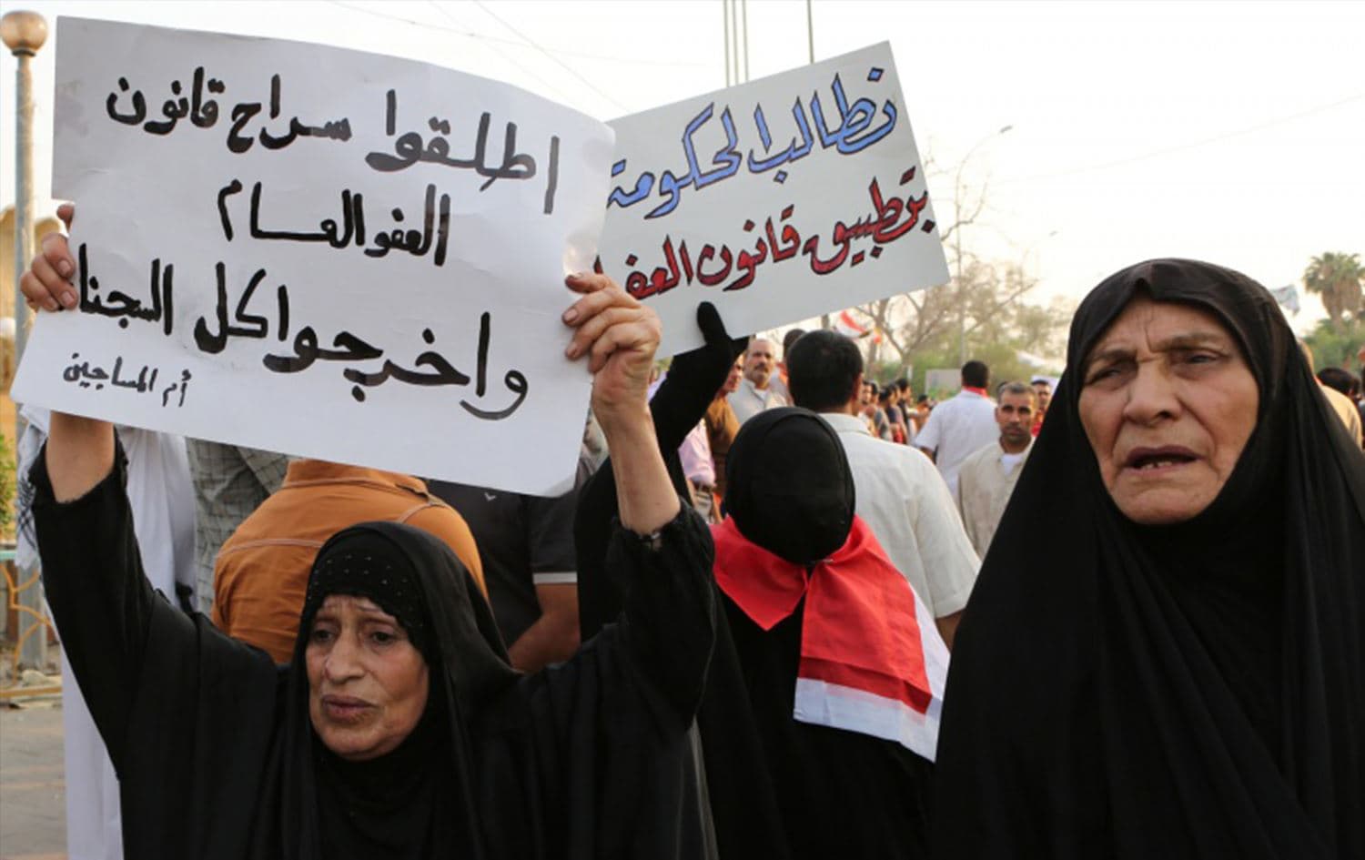 مواطنون عراقيون يطالبون بإقرار قانون العفو العام
