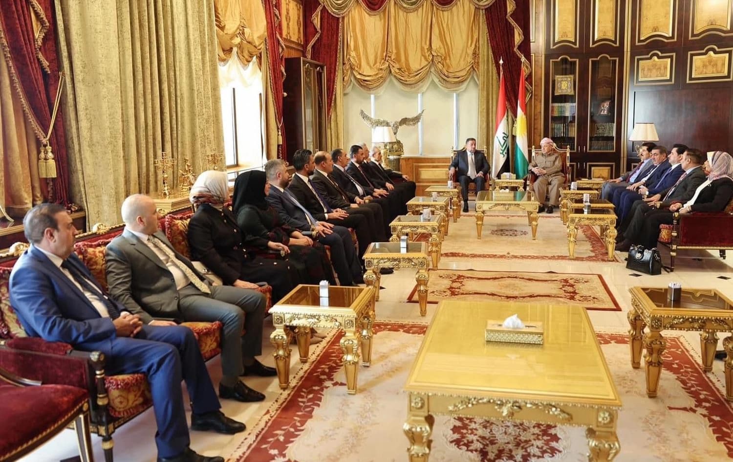 الرئيس مسعود بارزاني خلال استقباله وفدا مشتركا من الكتلتين العربية والتركمانية