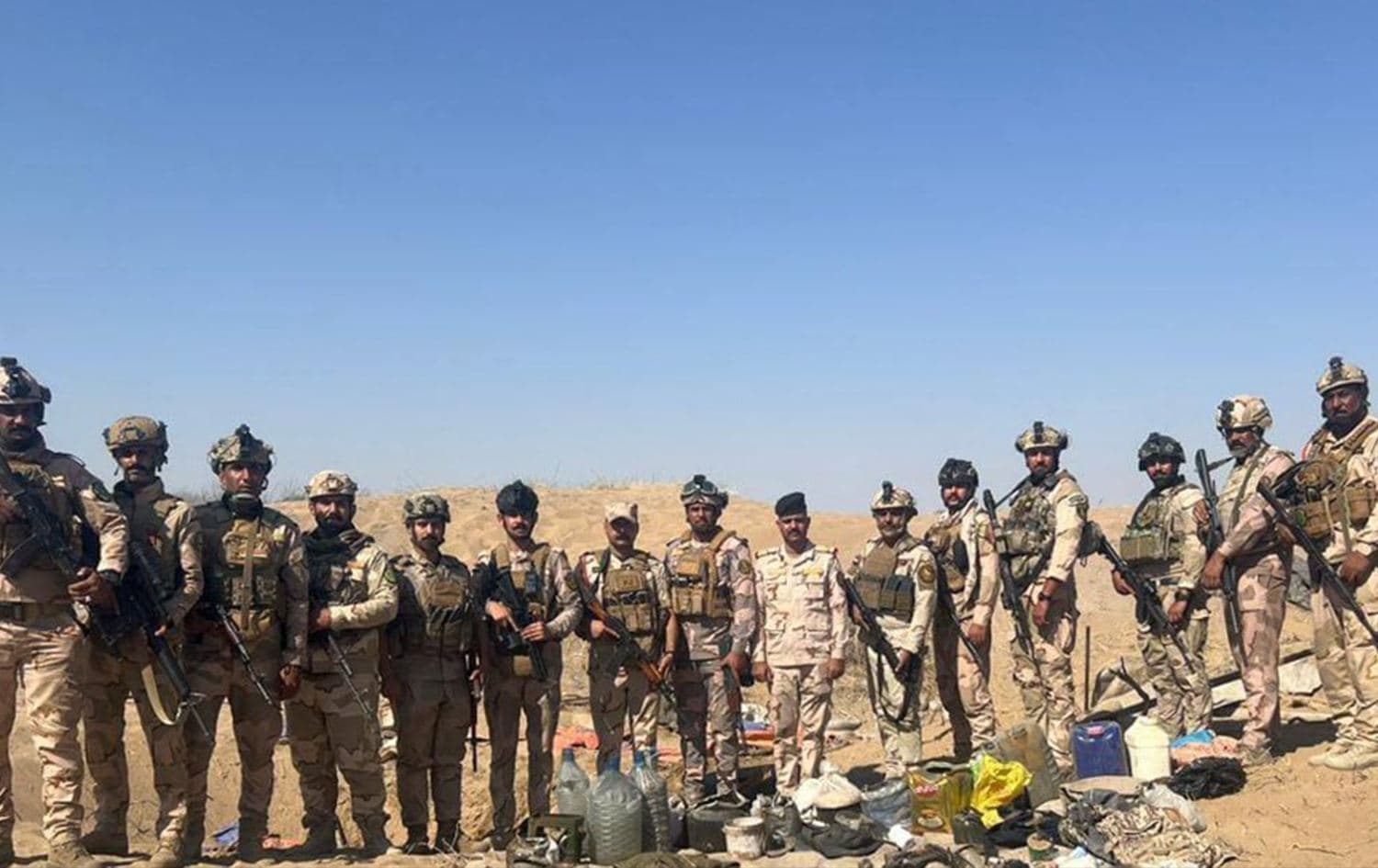 القوات الأمنية في الموقع المستهدف