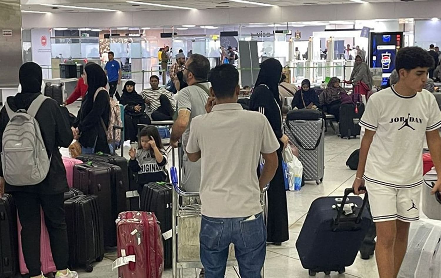 لبنانيون لدى وصولهم إلى مطار بغداد الدولي - وزارة الهجرة