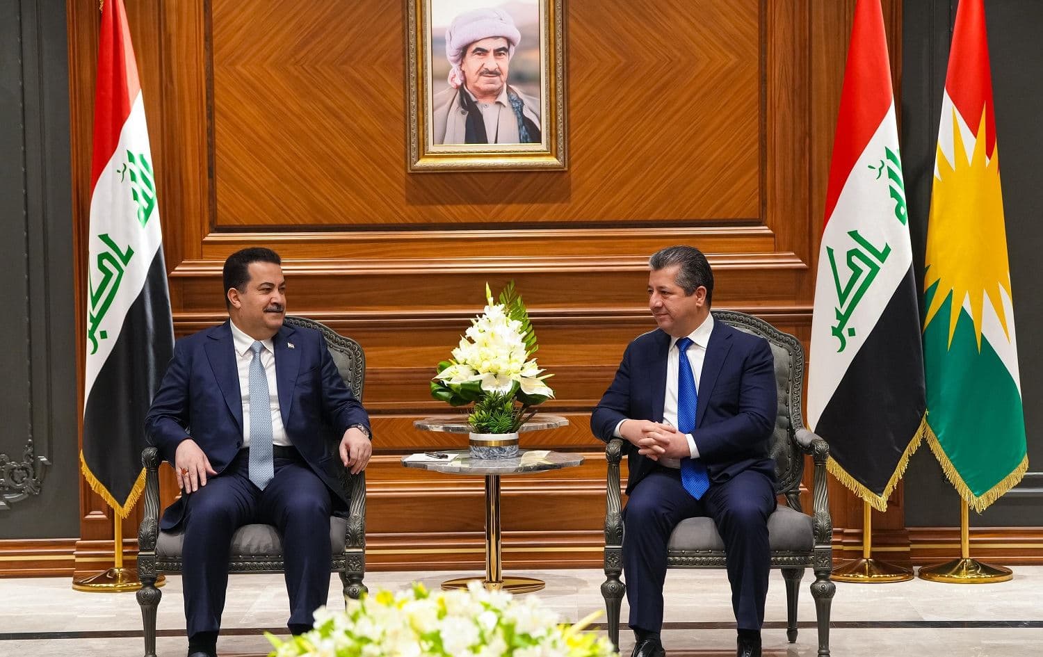 رئيس حكومة اقليم كوردستان مسرور بارزاني خلال استقباله رئيس الوزراء العراقي محمد شياع السوداني في اربيل
